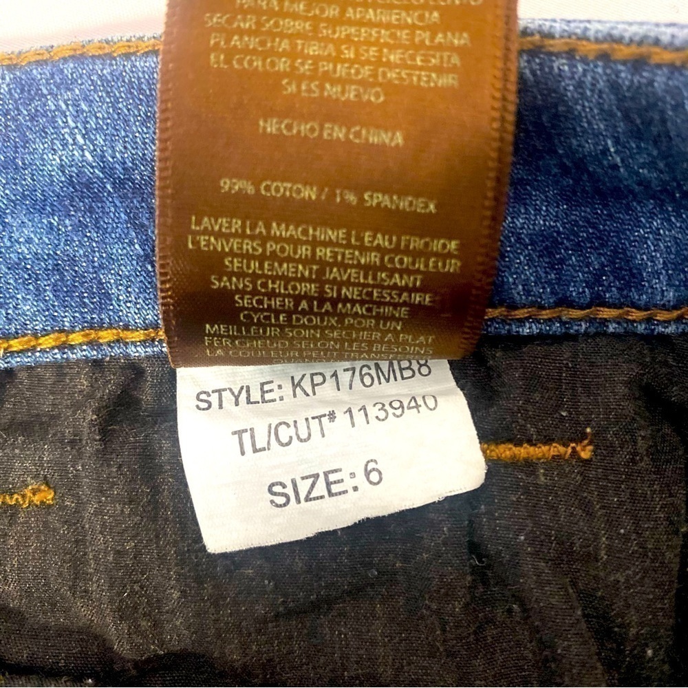 Kut From The Kloth Women’s Size 6 DISTRESSED High-Rise Baby Bootcut Jeans - Picture 7 of 15